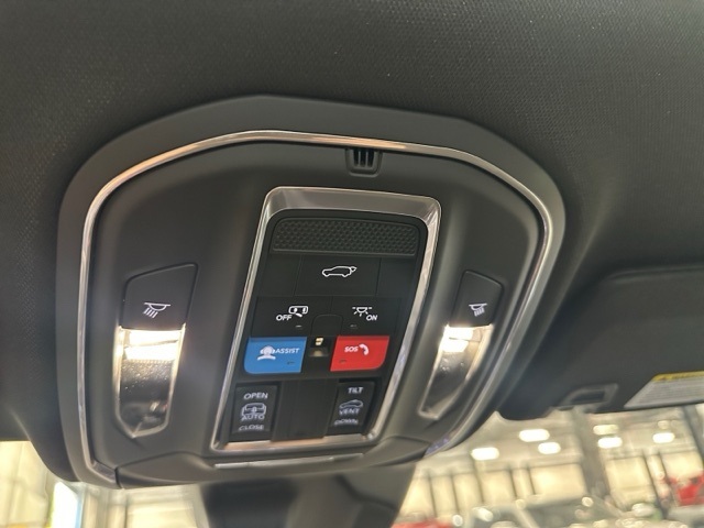 2025 Jeep Grand Cherokee Altitude photo 27