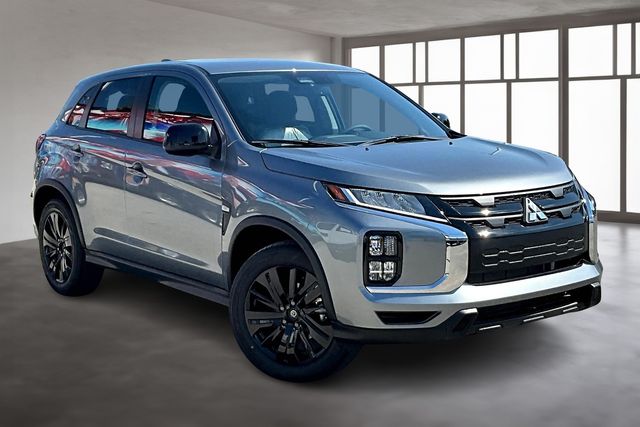 2025 Mitsubishi Outlander Sport LE photo 3