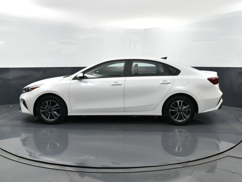 2024 Kia Forte LXS photo 4