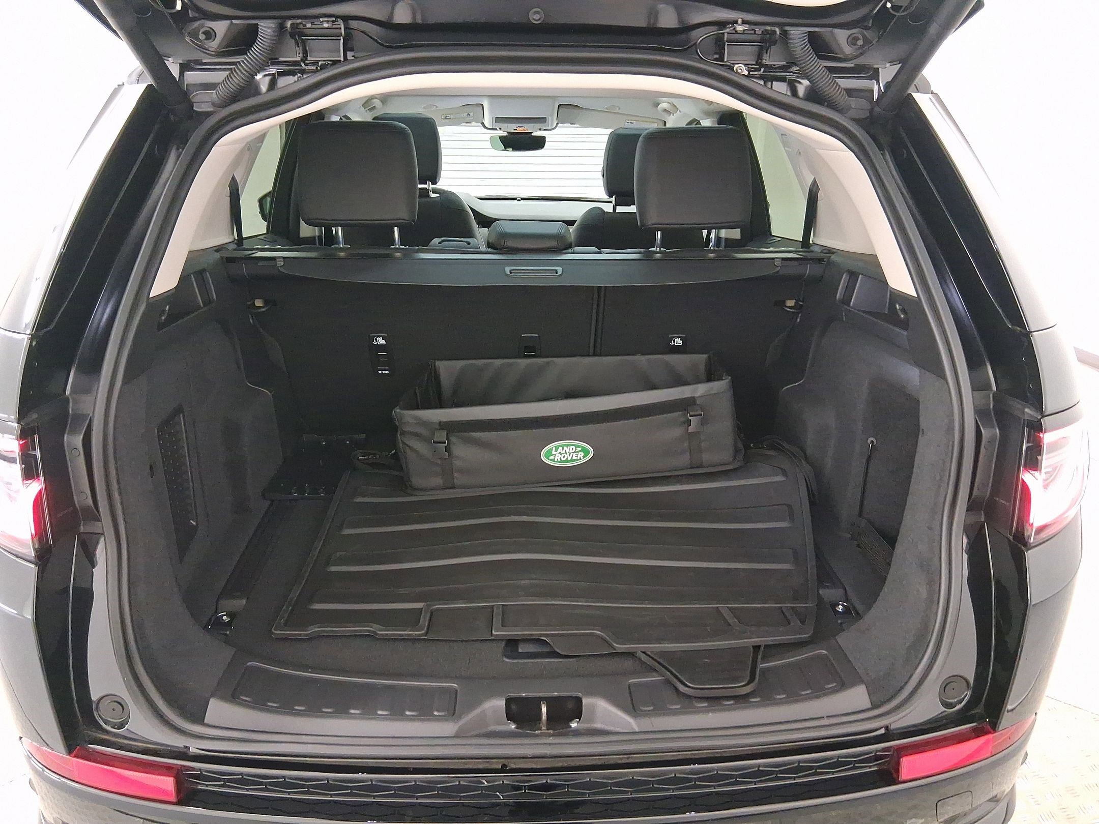 2025 Land Rover Discovery Sport S photo 19