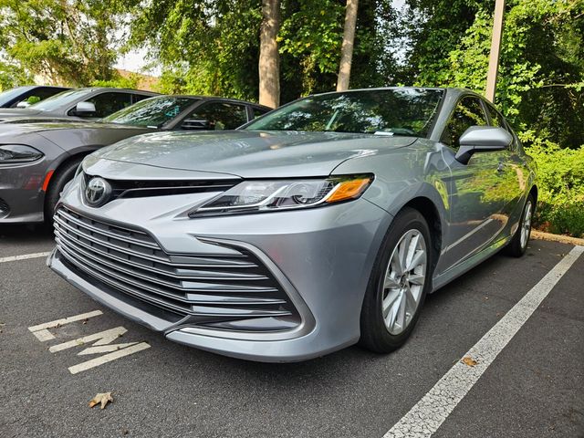 2023 Toyota Camry LE photo 3