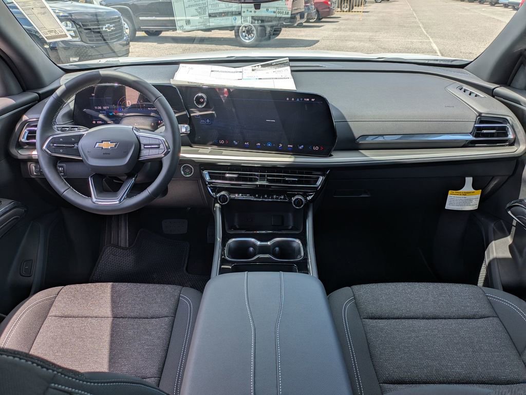 2025 Chevrolet Traverse photo 16