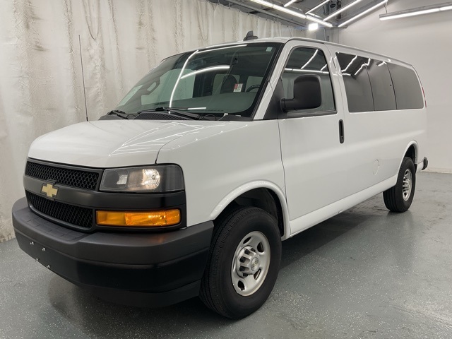 2023 Chevrolet Express 3500 LS photo 4