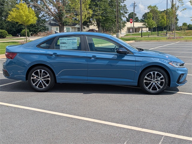 2025 Volkswagen Jetta 1.5T Sport photo 2