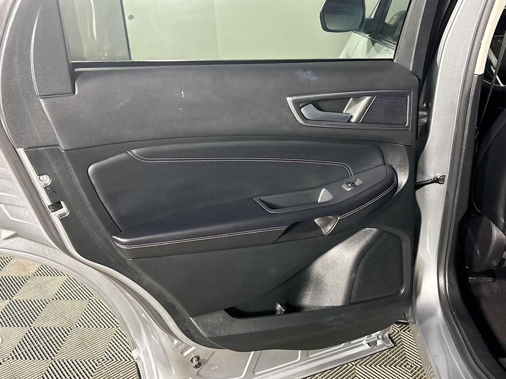 2022 Ford Edge Titanium photo 17