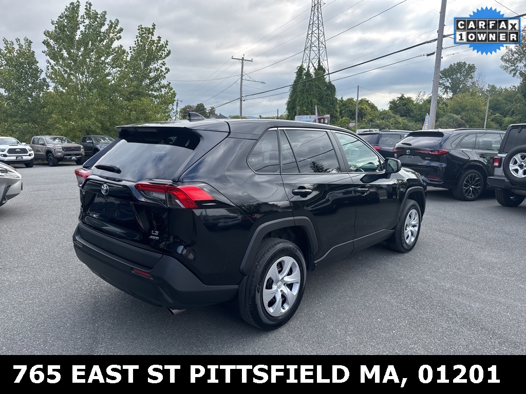 2024 Toyota RAV4 LE photo 5