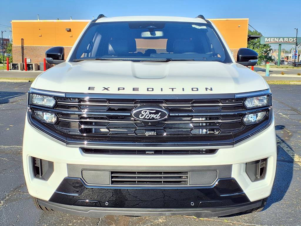2025 Ford Expedition Platinum MAX photo 2