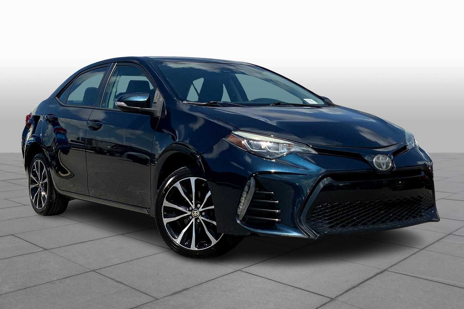 2017 Toyota Corolla SE photo 2