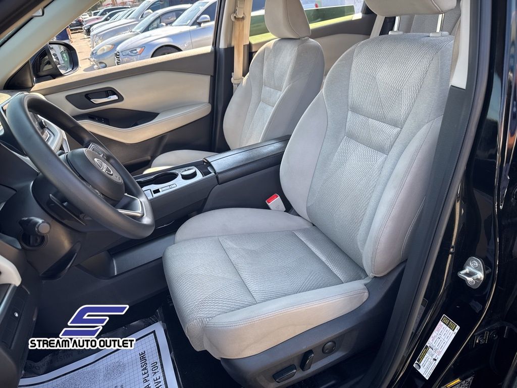 2024 Nissan Rogue SV photo 11