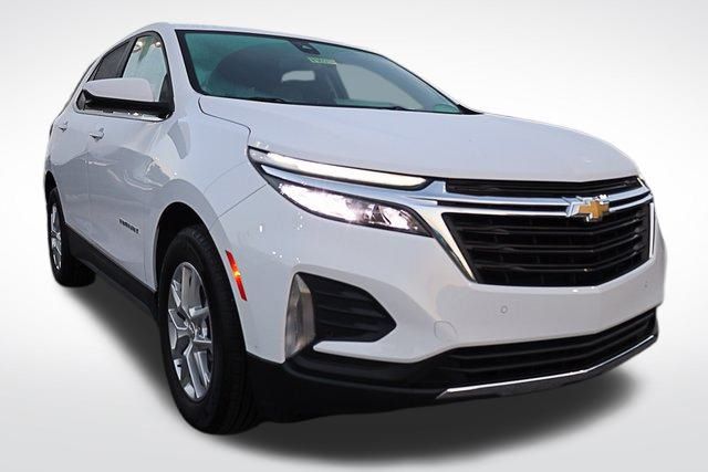 2022 Chevrolet Equinox LT photo 2