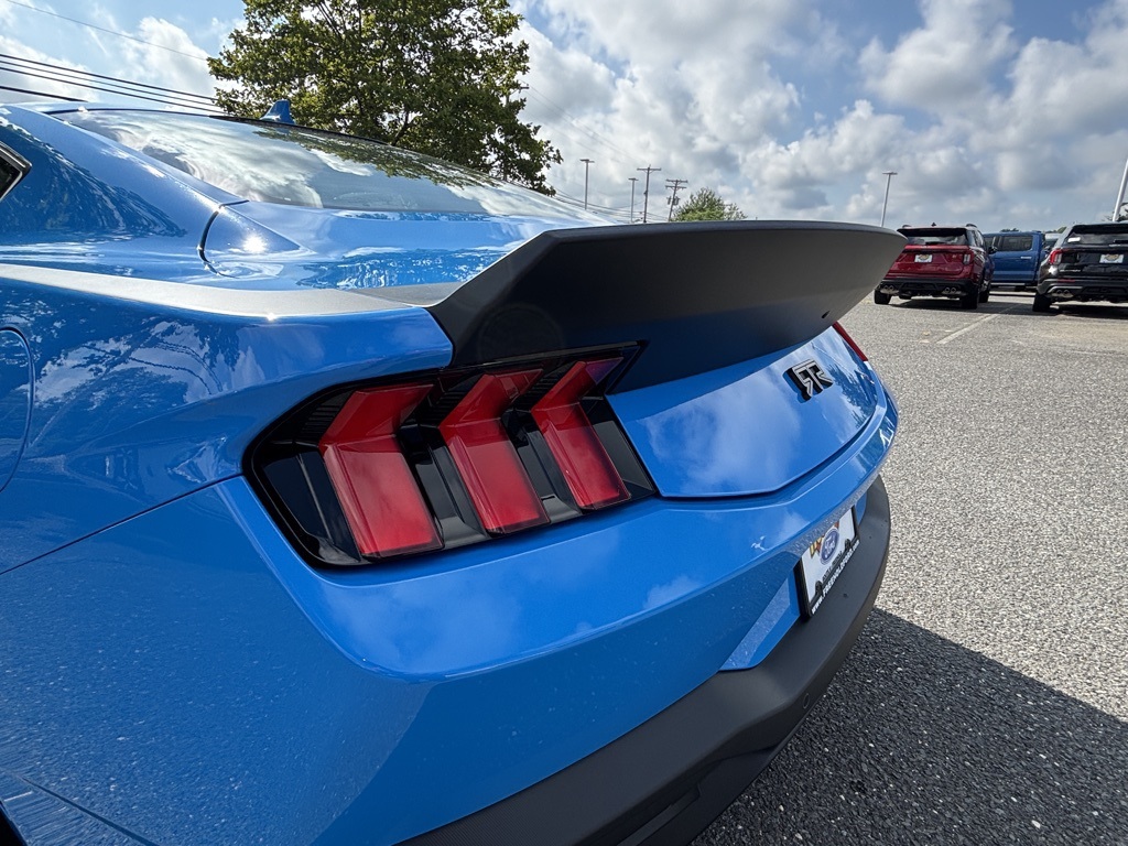 2025 Ford Mustang GT photo 4