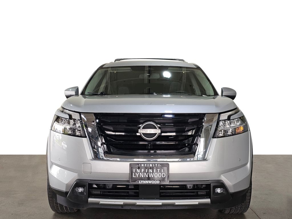 2022 Nissan Pathfinder Platinum photo 2