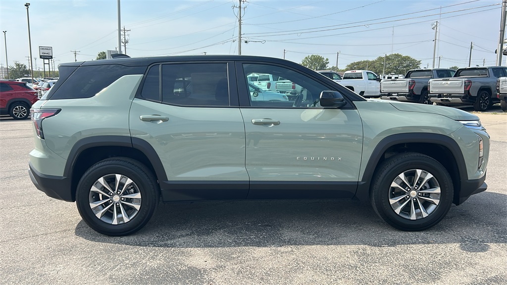 2026 Chevrolet Equinox LT photo 2