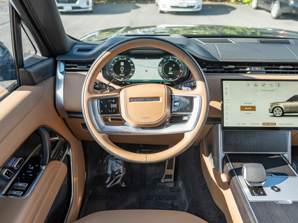 2025 Land Rover Range Rover SE photo 12