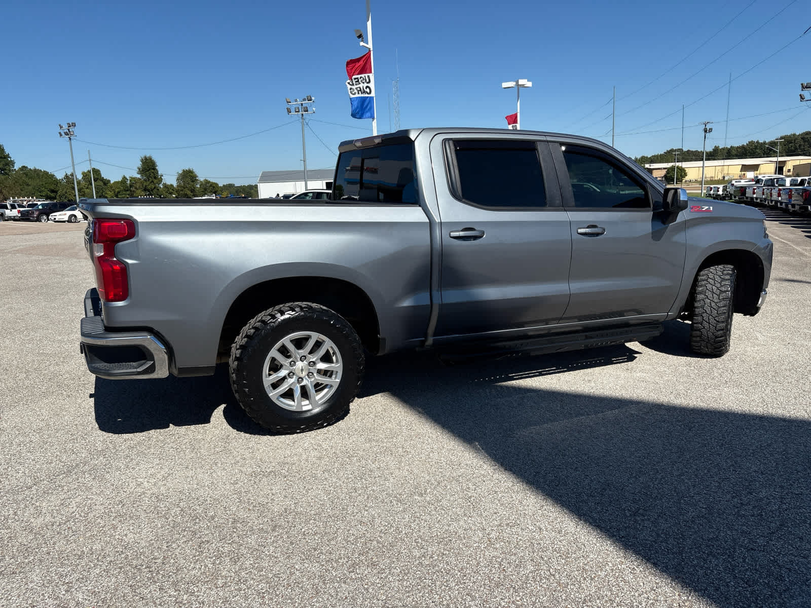 2020 Chevrolet Silverado 1500 LT photo 3