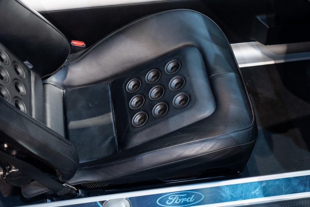 2005 Ford GT Base photo 28