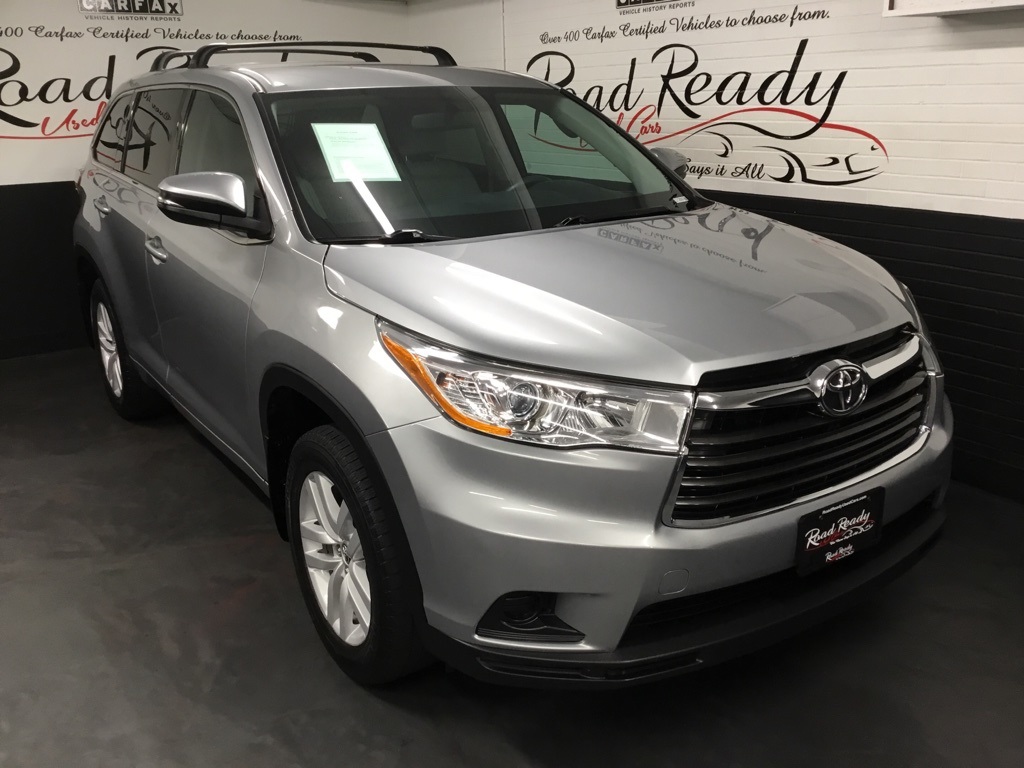2016 Toyota Highlander LE photo 2