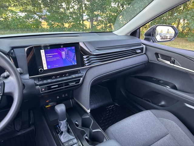 2025 Toyota Camry LE photo 33