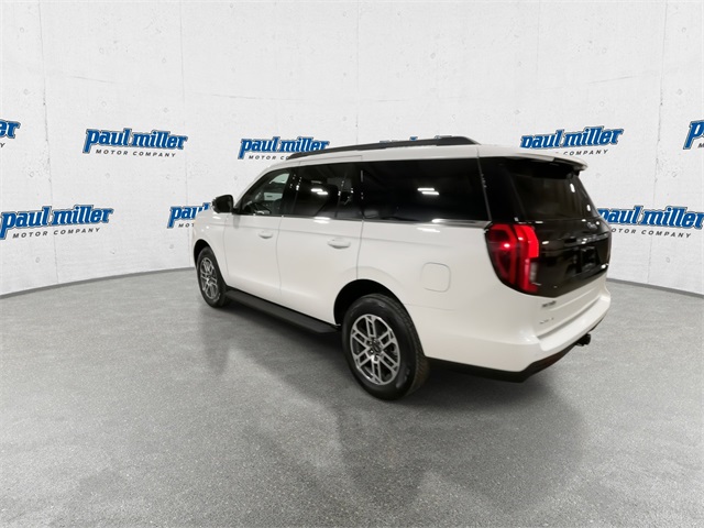 2025 Ford Expedition photo 3