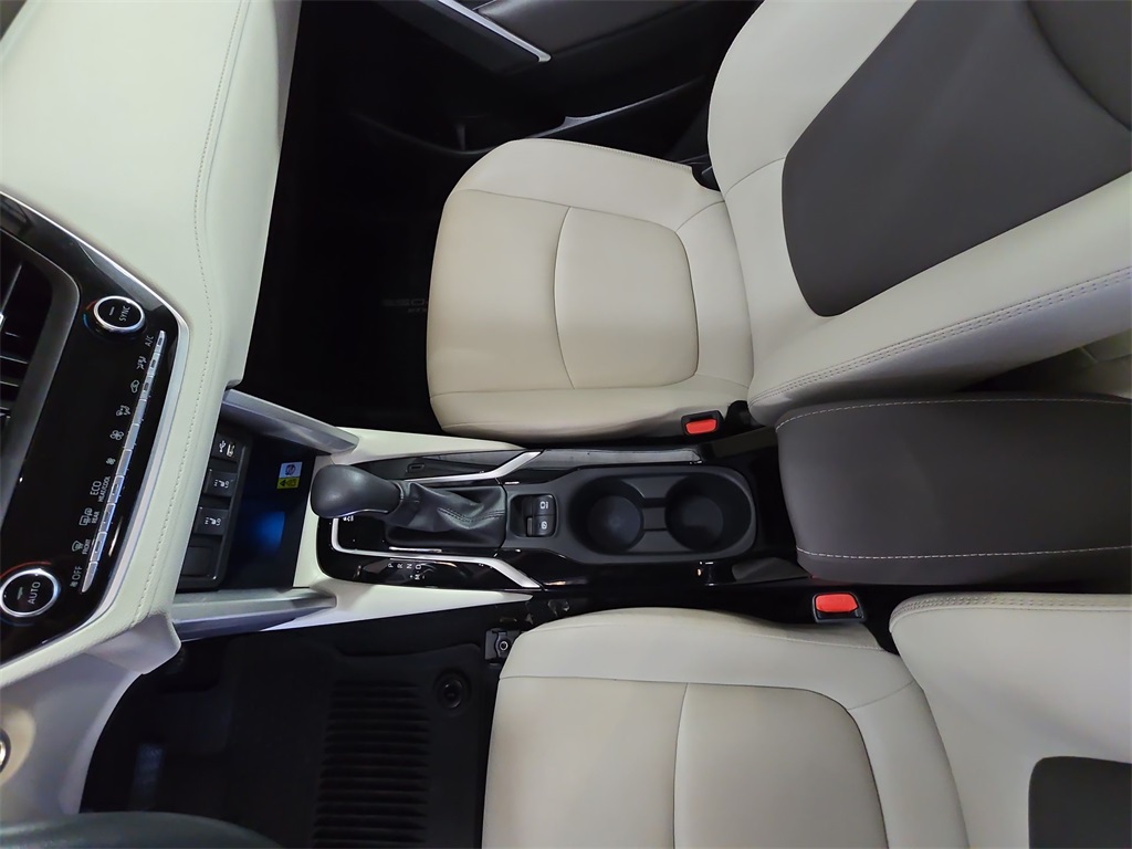 2022 Toyota Corolla Cross XLE photo 13