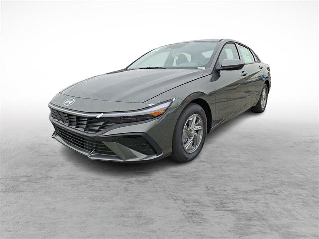 2025 Hyundai Elantra SE photo 3