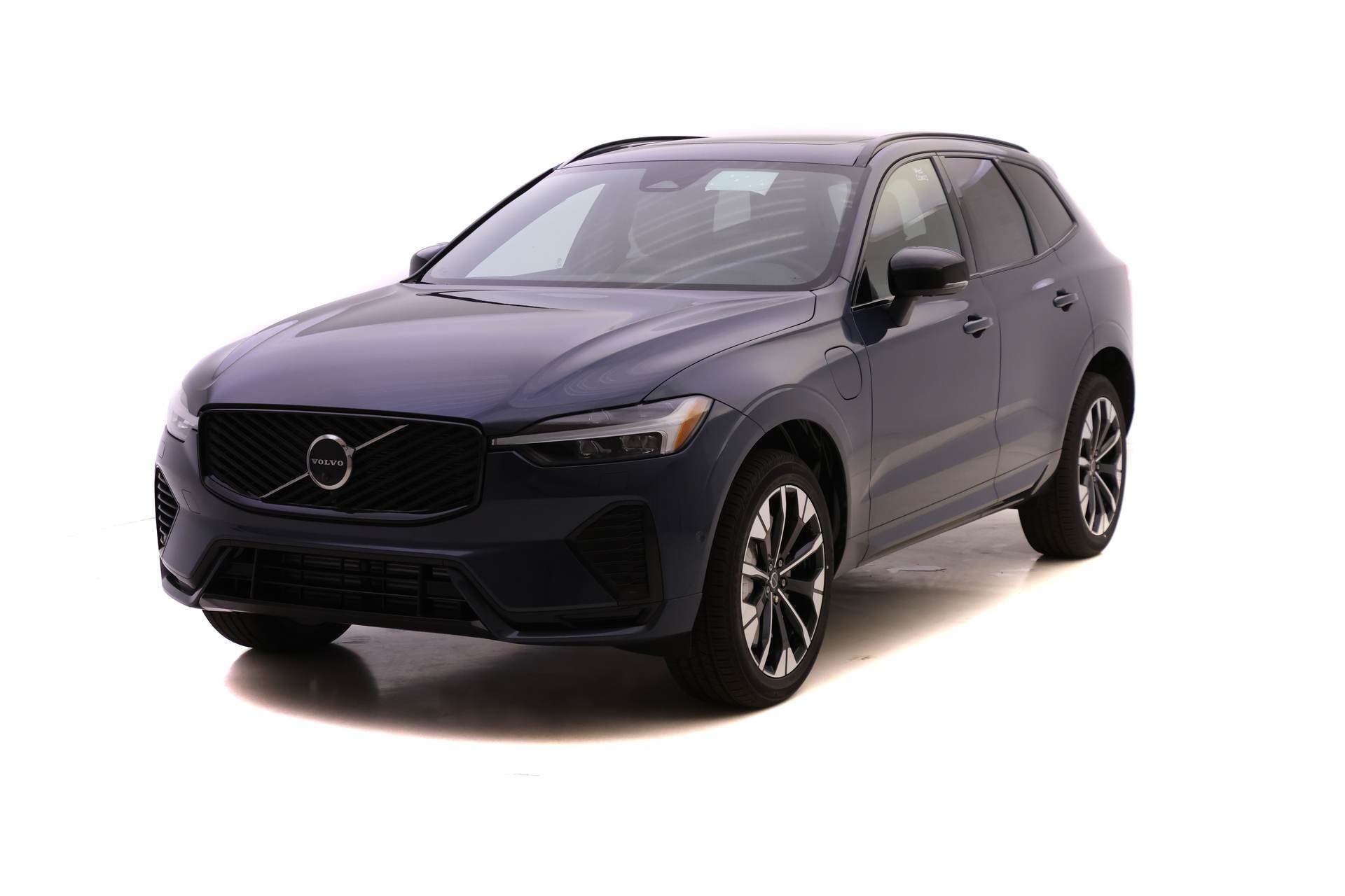 2026 Volvo XC60 Plus's photo
