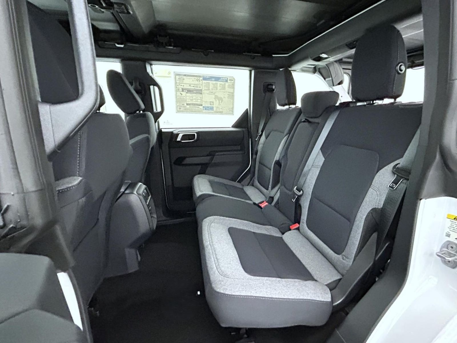 2025 Ford Bronco Base photo 19