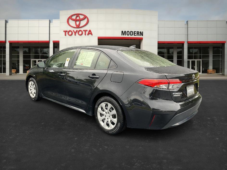 2021 Toyota Corolla LE photo 3