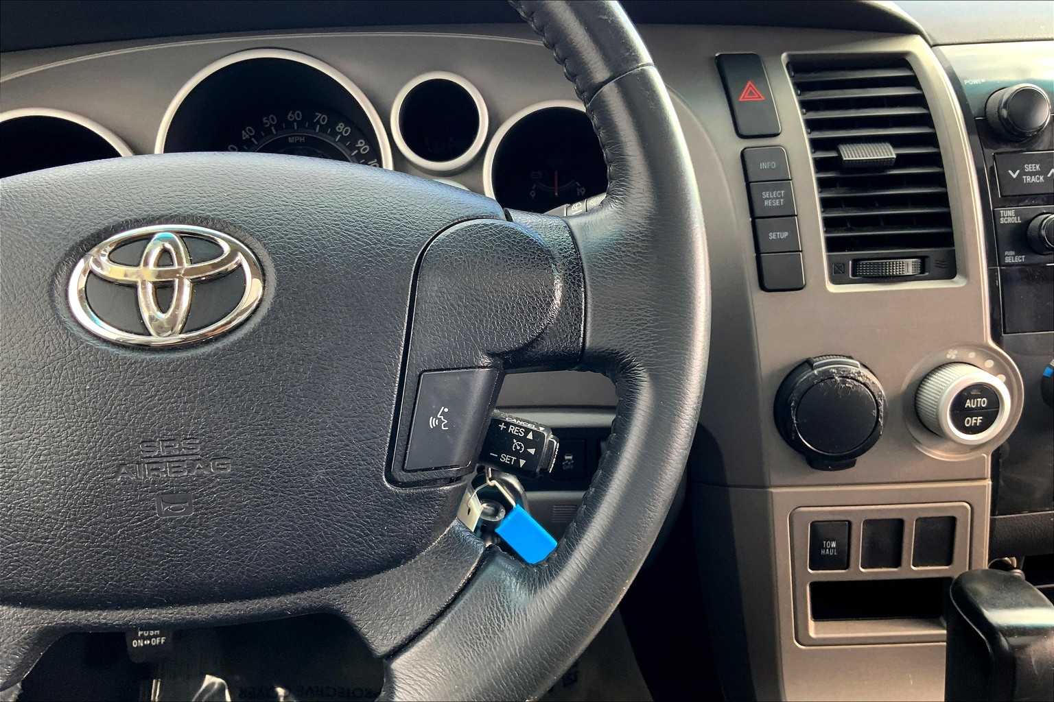 2010 Toyota Sequoia photo 21
