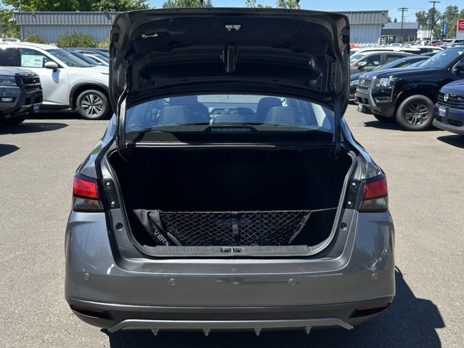 2025 Nissan Versa 1.6 S photo 8