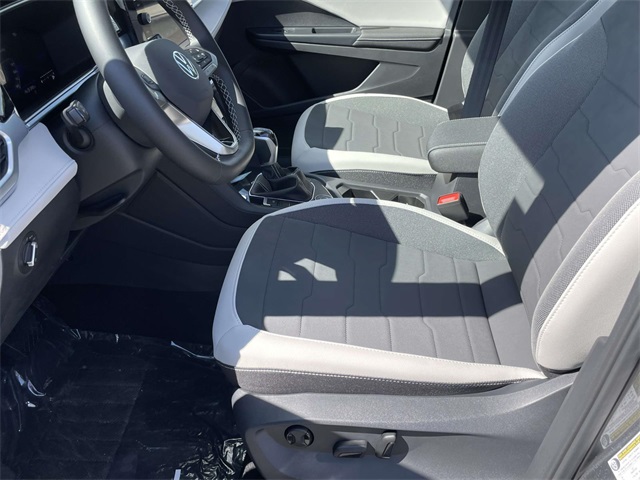 2025 Volkswagen Taos SE photo 11