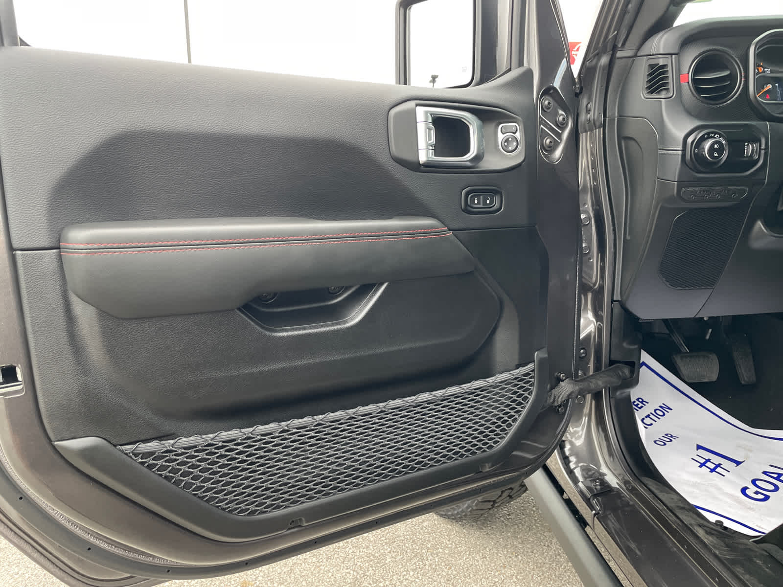 2025 Jeep Gladiator Rubicon photo 18