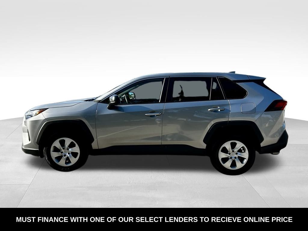 2023 Toyota RAV4 LE photo 3