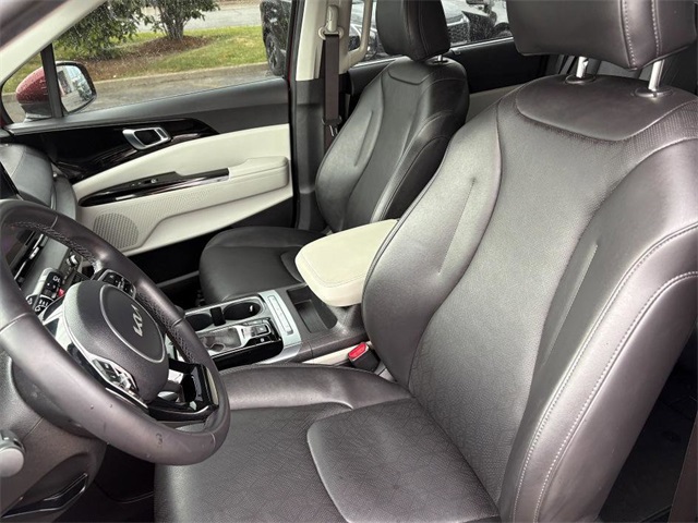 2023 Kia Carnival EX photo 26