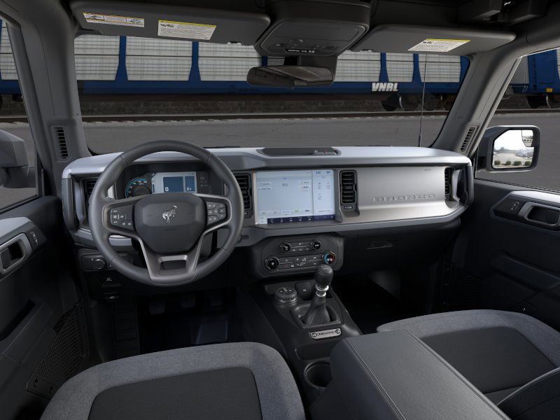 2025 Ford Bronco Base photo 4