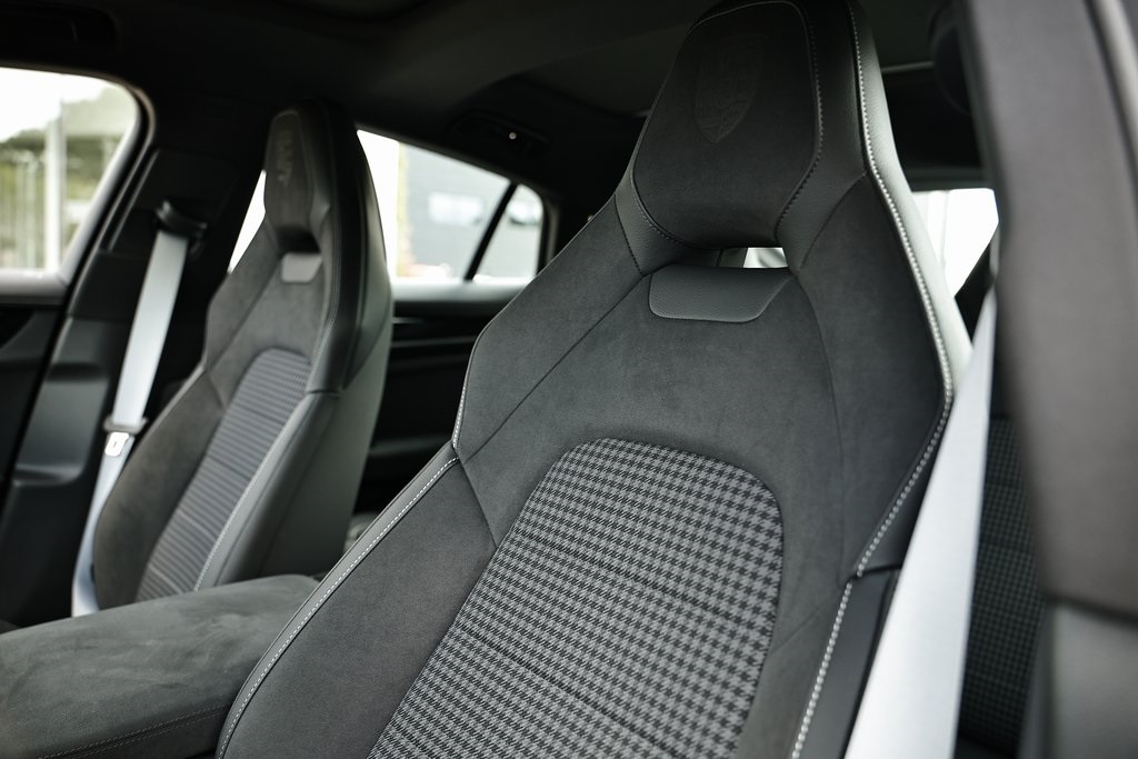 2025 Porsche Panamera 4 photo 24