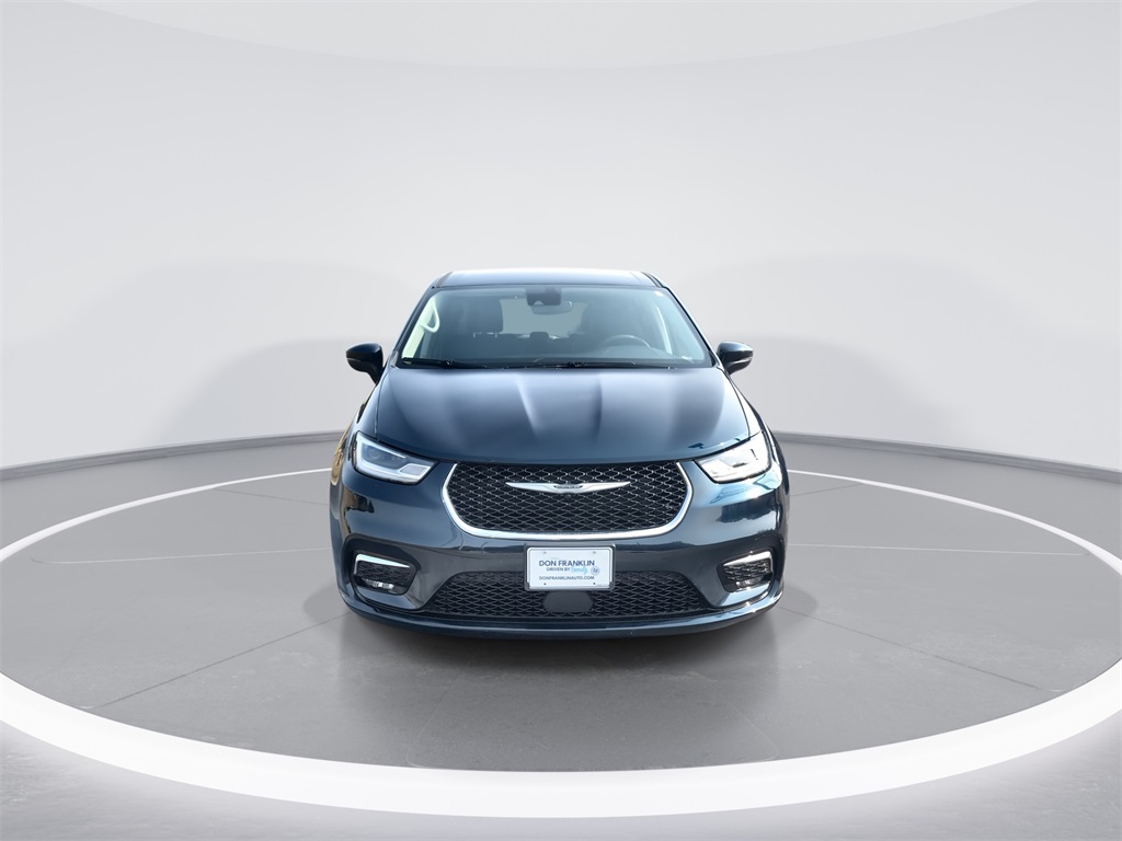 2023 Chrysler Pacifica Touring L photo 2