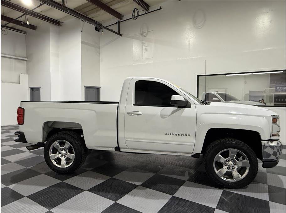 2016 Chevrolet Silverado 1500 LT photo 3