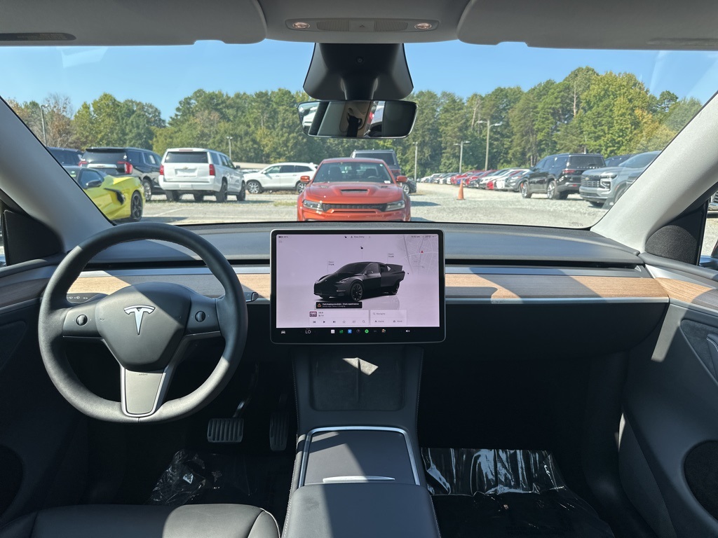 2024 Tesla Model Y Long Range photo 13