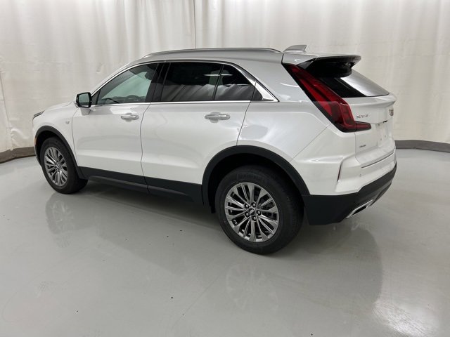 2025 Cadillac XT4 Premium Luxury photo 3