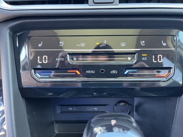 2025 Volkswagen Taos SEL photo 17