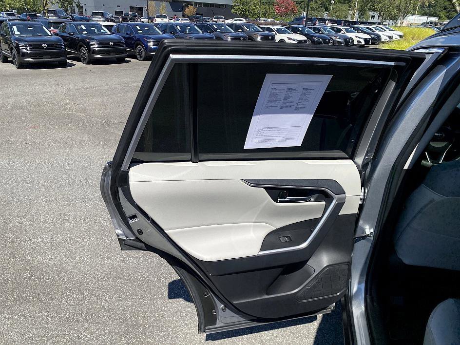 2025 Toyota RAV4 XLE Premium photo 15