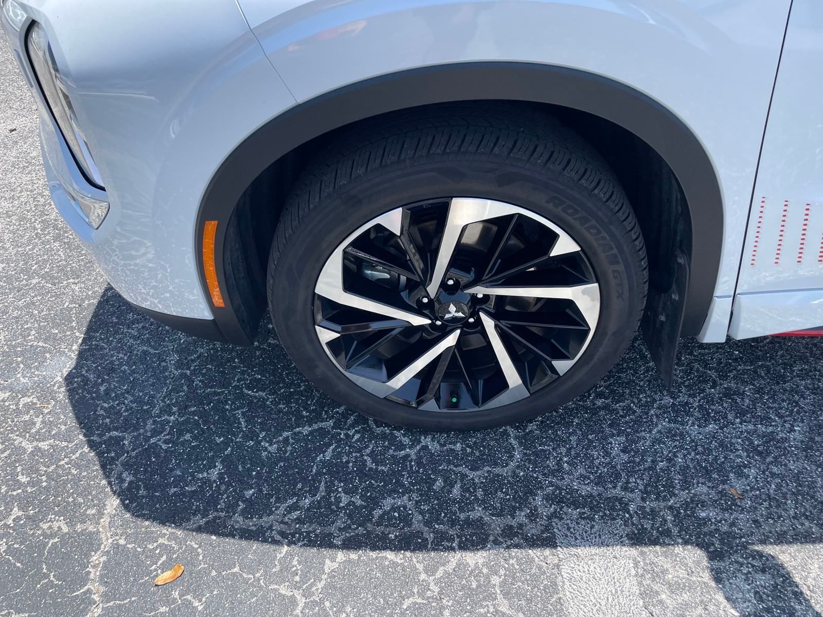 2024 Mitsubishi Outlander PHEV SE Ralliart photo 9