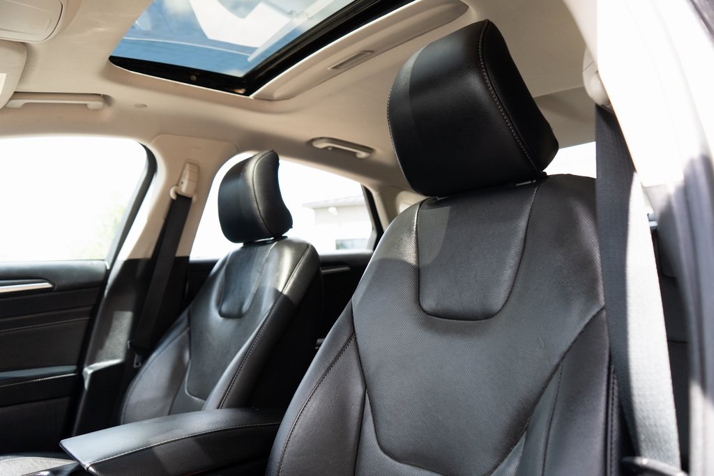 2019 Ford Fusion Hybrid Titanium photo 17