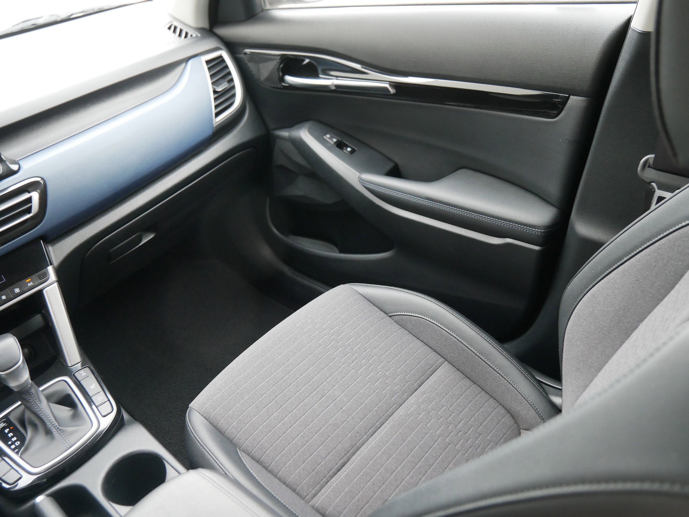 2023 Kia Seltos S photo 17