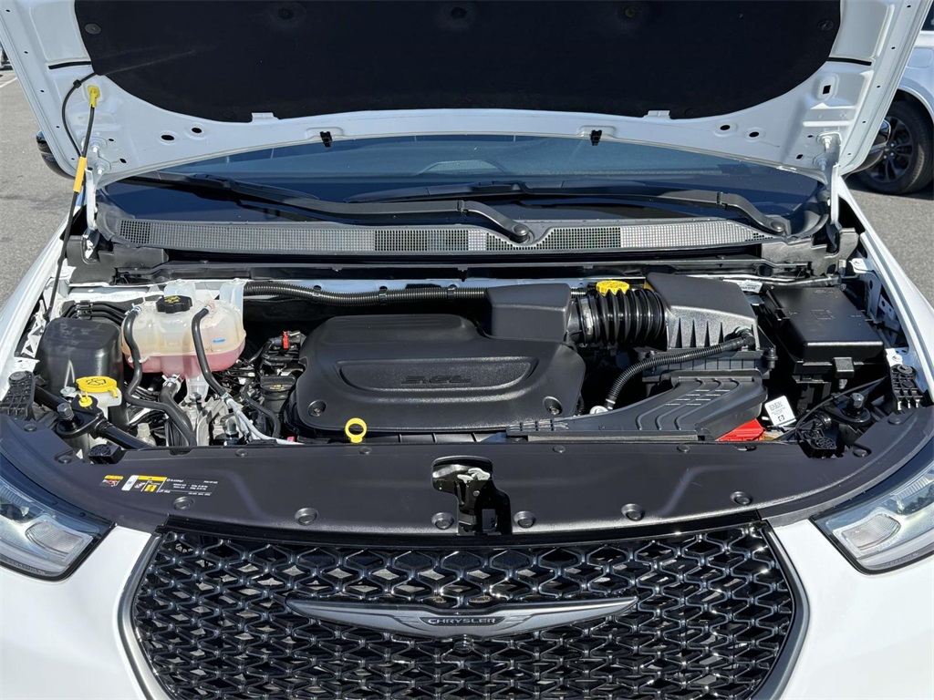 2025 Chrysler Pacifica Limited photo 10