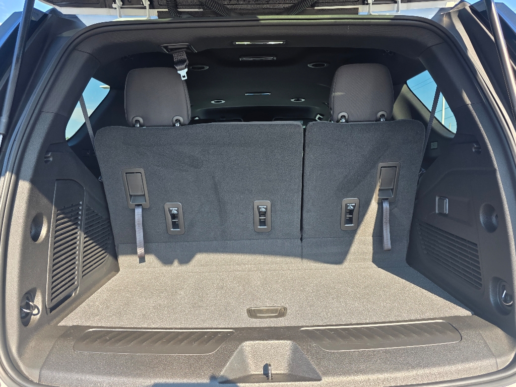 2023 Chevrolet Tahoe LS photo 4