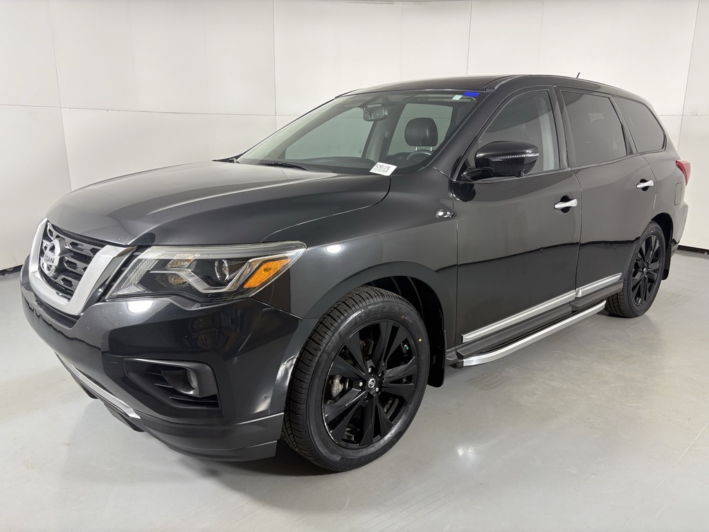 2017 Nissan Pathfinder Platinum photo 4