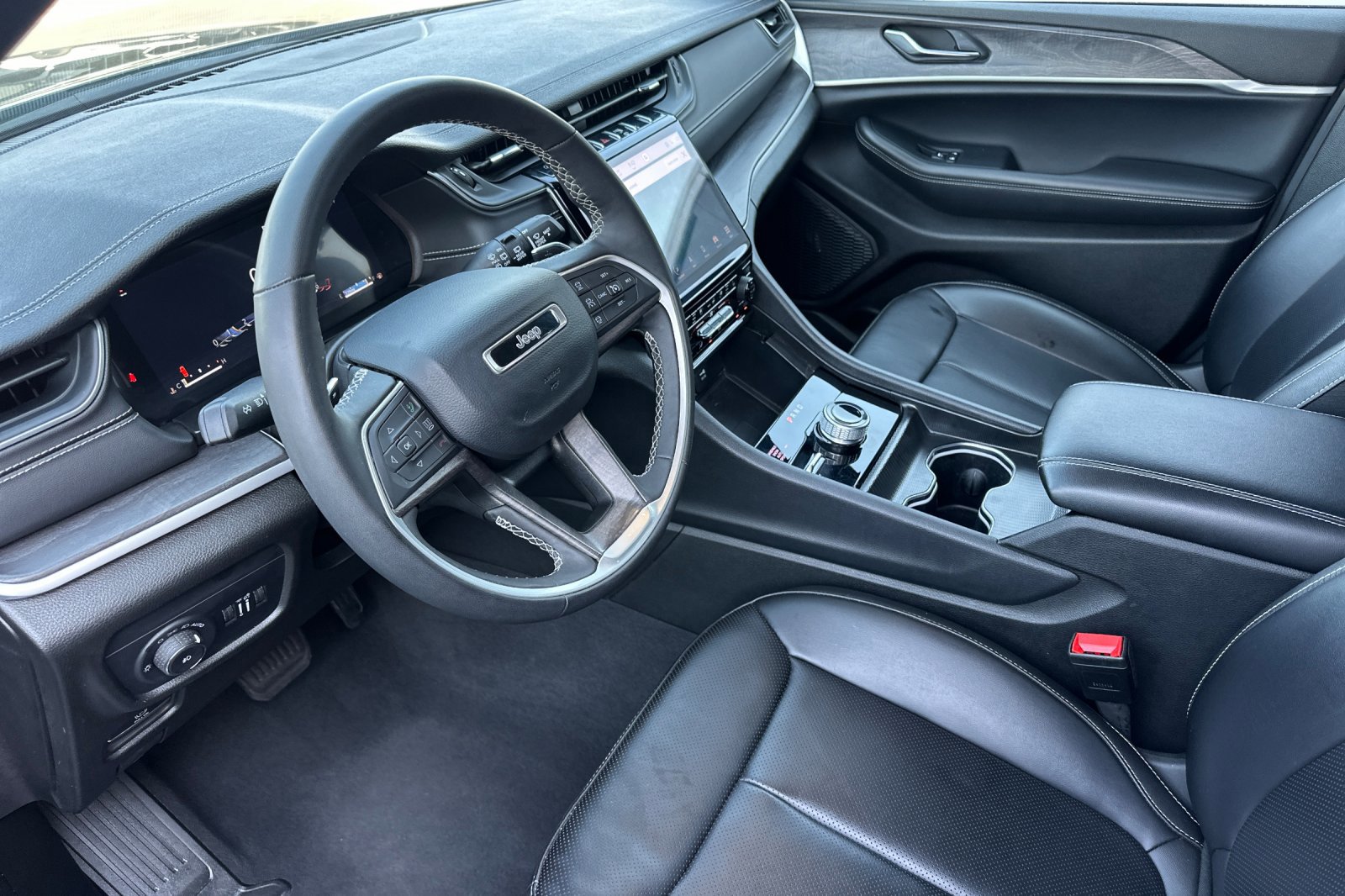 2024 Jeep Grand Cherokee Limited photo 9