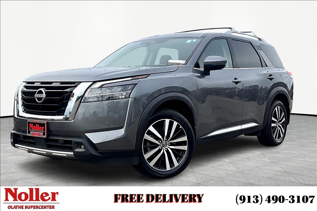 2024 Nissan Pathfinder Platinum's photo